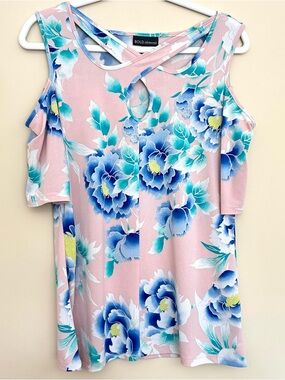 BOLD Elements Women’s Pink Cold-Shoulder Floral Top with Blue Blooms